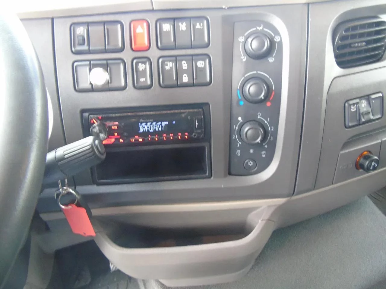DAF LF 220 2016 image 20