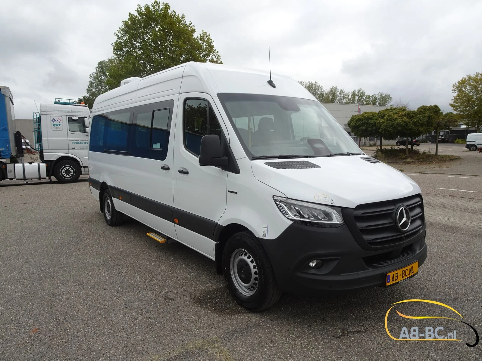 Mercedes-Benz eSprinter - 17 Seats Electric Range: 465 km Bild 1