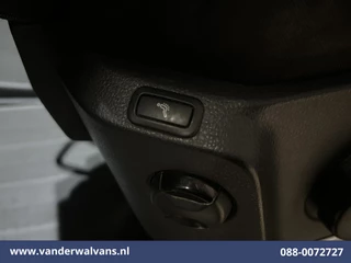 Volkswagen Crafter 2020 - 2.0 TDI 141pk L3H3 (L2H2) Euro6 Airco | Massagestoel | Camera | Apple Carplay | Cruisecontrol obrazek 7