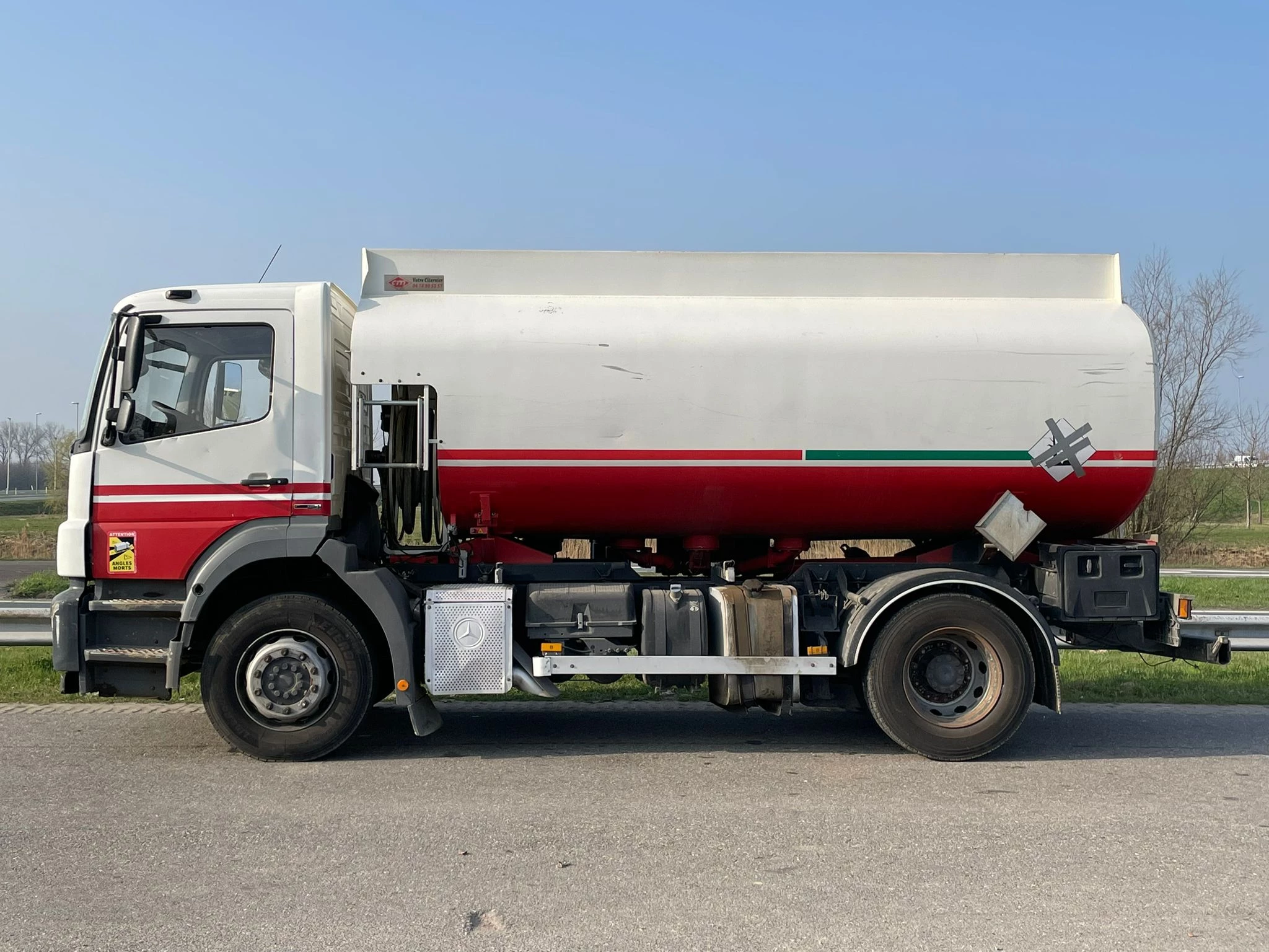 Mercedes-Benz Axor 1829 13.500L Fuel Truck 2007 imagem 2