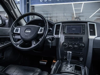 Jeep Grand Cherokee 2009 - 6.1 V8 Hemi SRT-8 | Youngtimer! obrazek 18