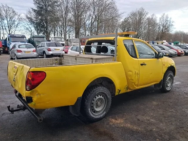 Mitsubishi L200 2006 - , 4x4 , 2.5 Di-D , Club cab afbeelding 2