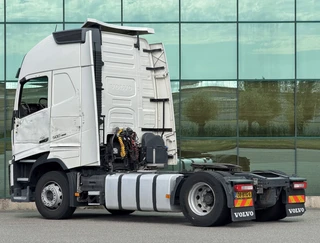 Volvo FH 2018 - 13.500 EURO 6 ONLY 712.000 KM 2X TANKS DAMAGED ON LEFT SIDE HOLLAND-TRUCK afbeelding 3 miniatuur