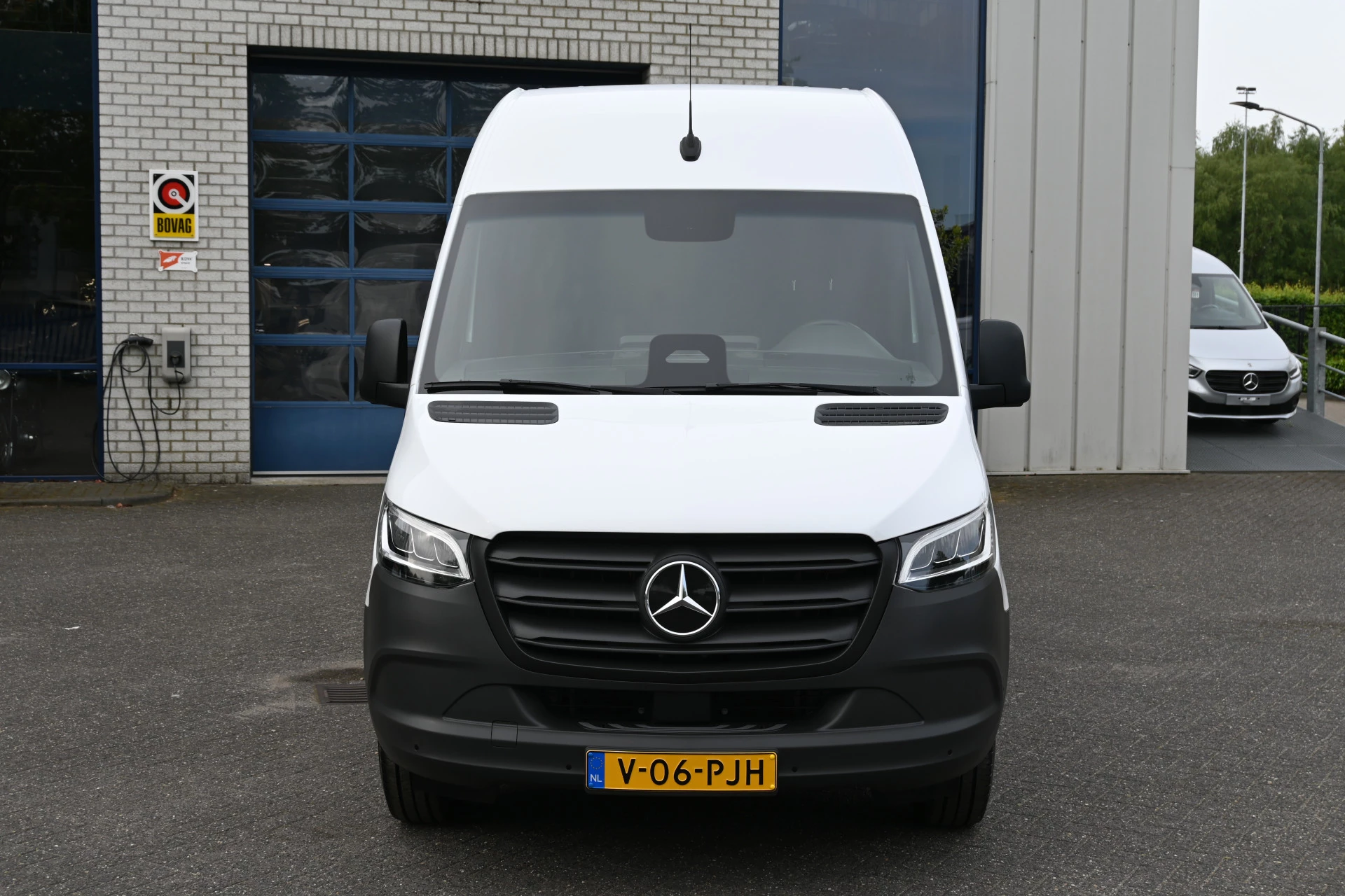 Mercedes-Benz eSprinter 2024 - 320 RWD L2H2 Select 81kWh obrázek 2