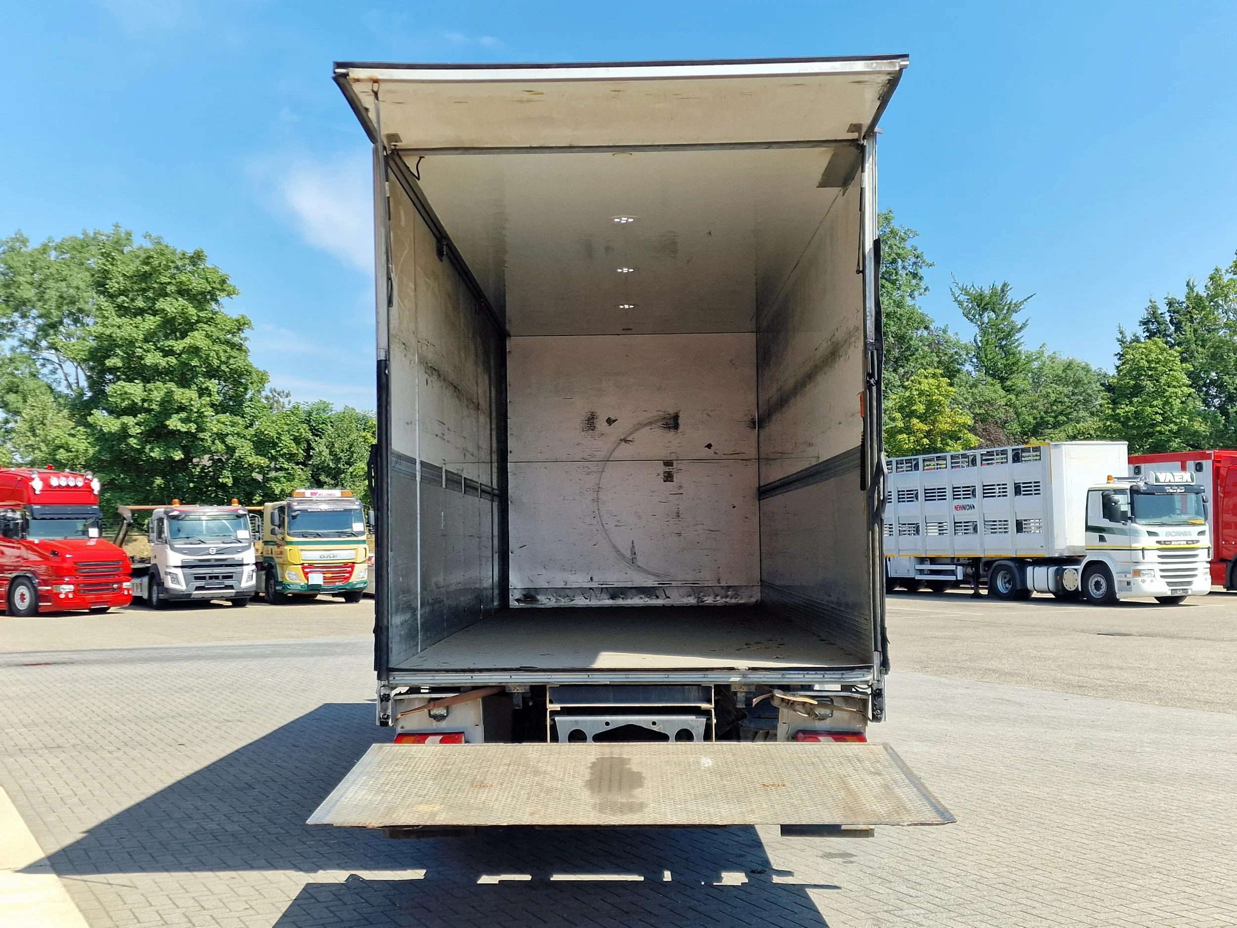 Mercedes-Benz Atego 2013 - 1223 4x2 Box with sidedoors - Loadlift - Euro 6 - Low KM - Automatic gearbox image 9