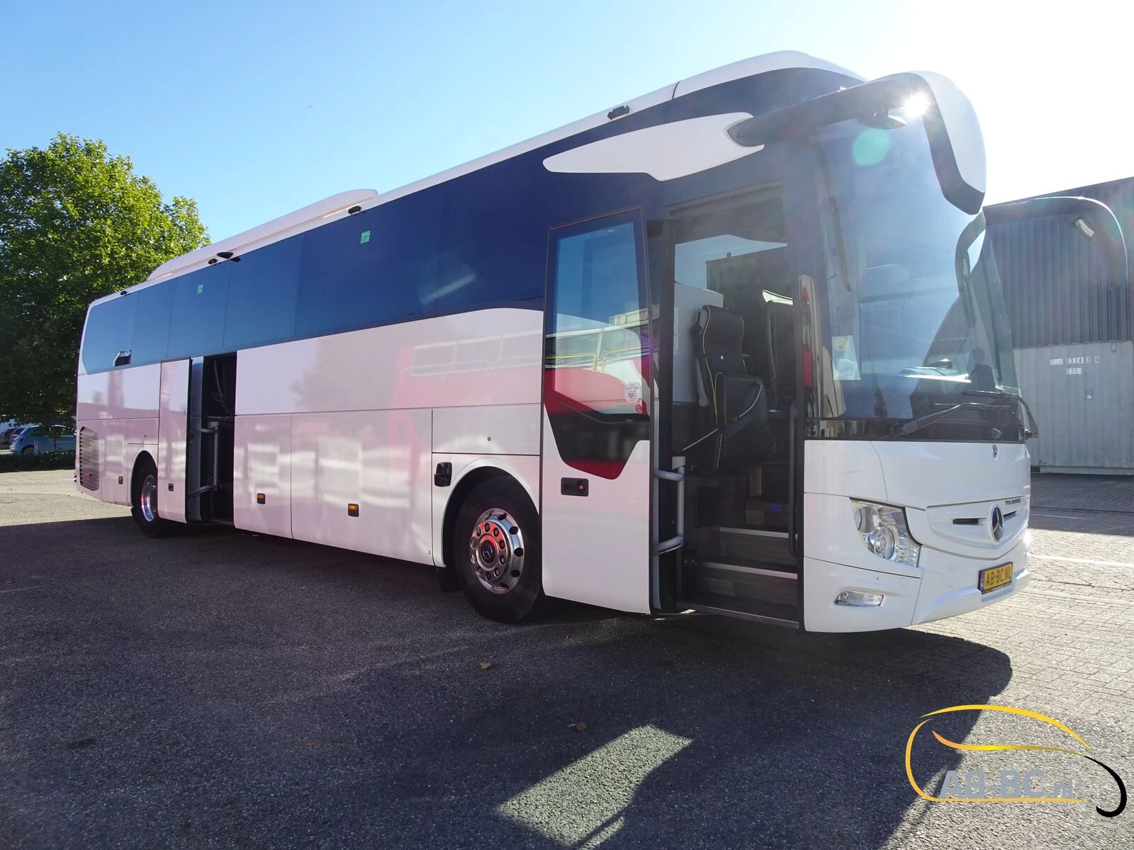Mercedes-Benz Tourismo RHD 55 Seats EURO 6, more sim. ones available on stock! 2023 afbeelding 1