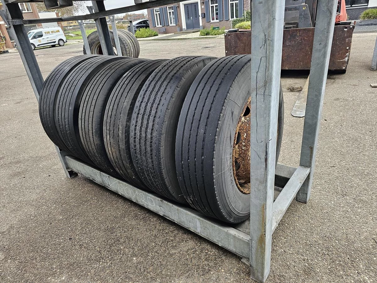 Several 275/70 R 22.5 2000 afbeelding 1