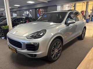 Porsche Cayenne 2017 - 3.0 D Platinum Edition/pano/sport chrono/sport design/luchtverong/bose afbeelding 2 miniatuur