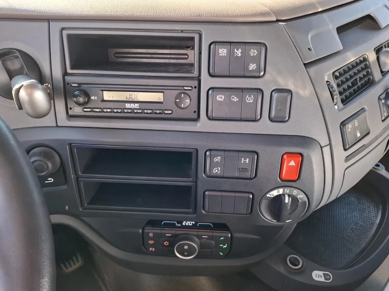 DAF XF106-480 2018 - / TUV:18-10-2026 / SMART TACHO / LWDS / AIRCO / FRIDGE / AUTOMATIC / EURO-6 / 2018 obrázek 17