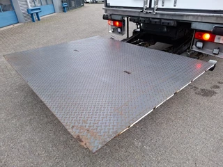 Renault D16 2017 - / ONLY:497760 KM / THERMOKING / PLATFORM 2TON / LWDS / BED / DATALOG / FULL-AIR / AUTOMATIC / EURO-6 / 2017 image 15