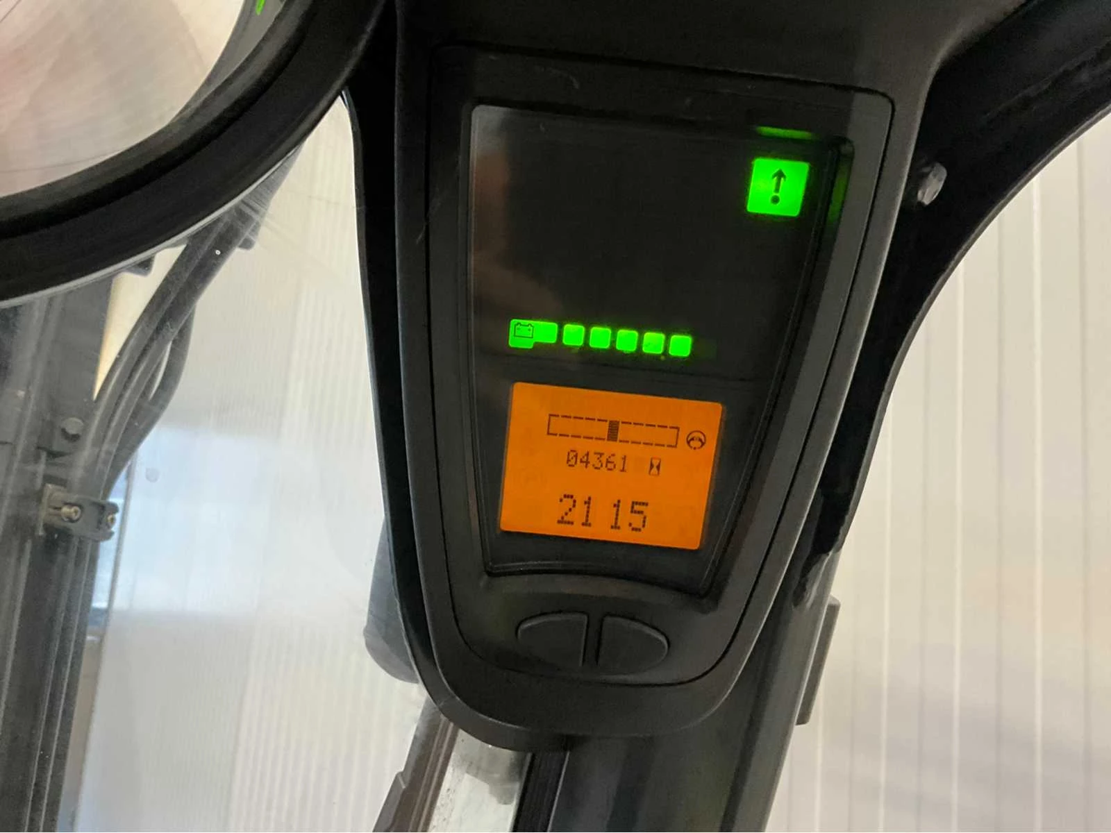 Linde 2015 - E16-02 Triplex - Freelift - Sideshift - Acculader afbeelding 10