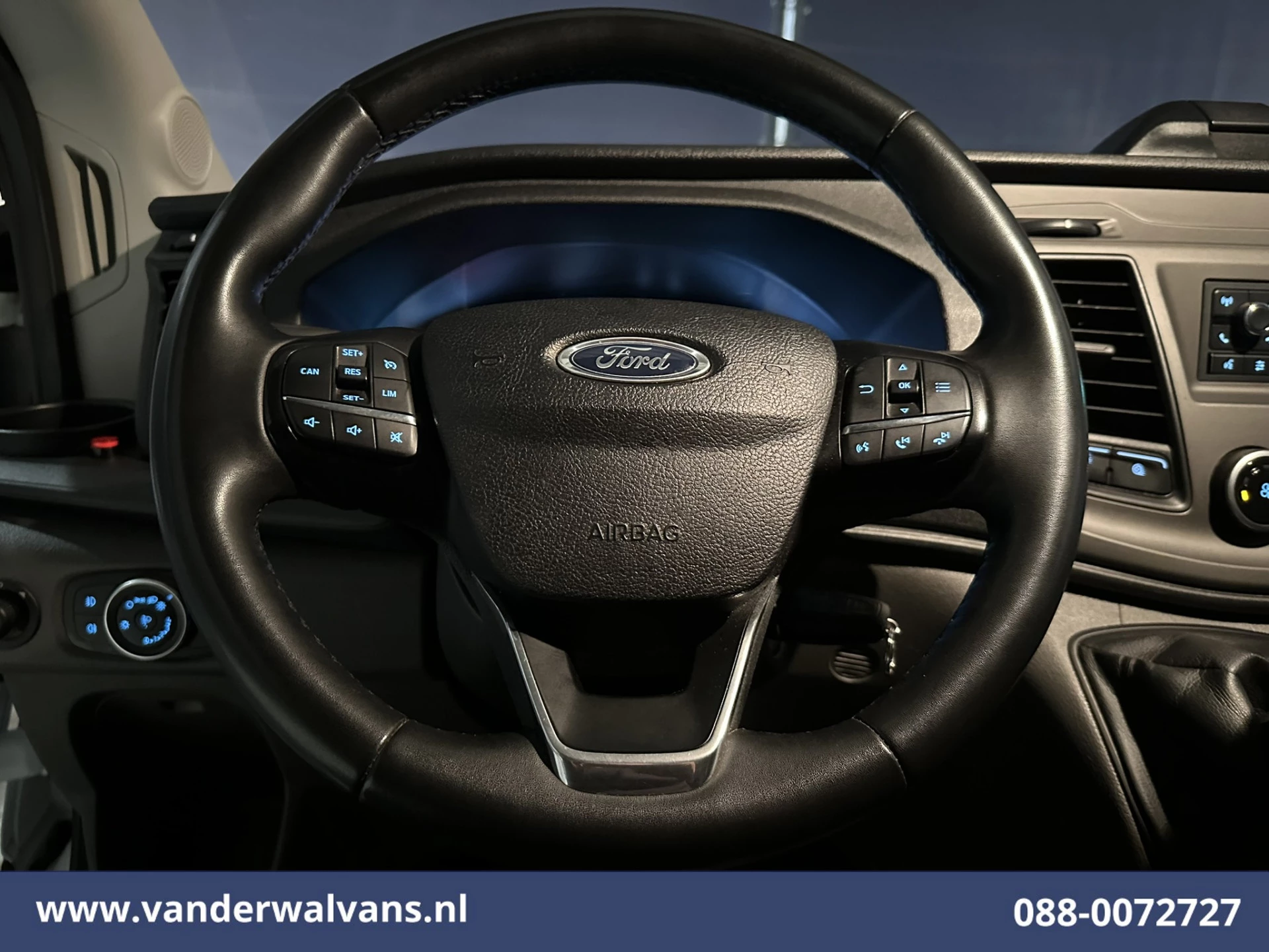 Ford Transit 2022 - 2.0 TDCI 161pk Bakwagen Laadklep Euro6 Airco | Cruisecontrol | Verwarmde voorruit | 1040kg laadvermogen image 4