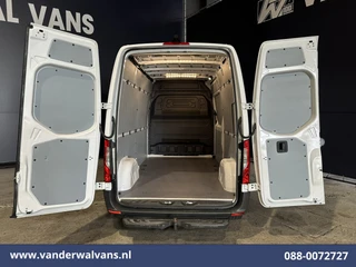 Mercedes-Benz Sprinter 2023 - 211 CDI 115pk L2H2 Euro6 Airco | Camera | Trekhaak afbeelding 2 miniatuur