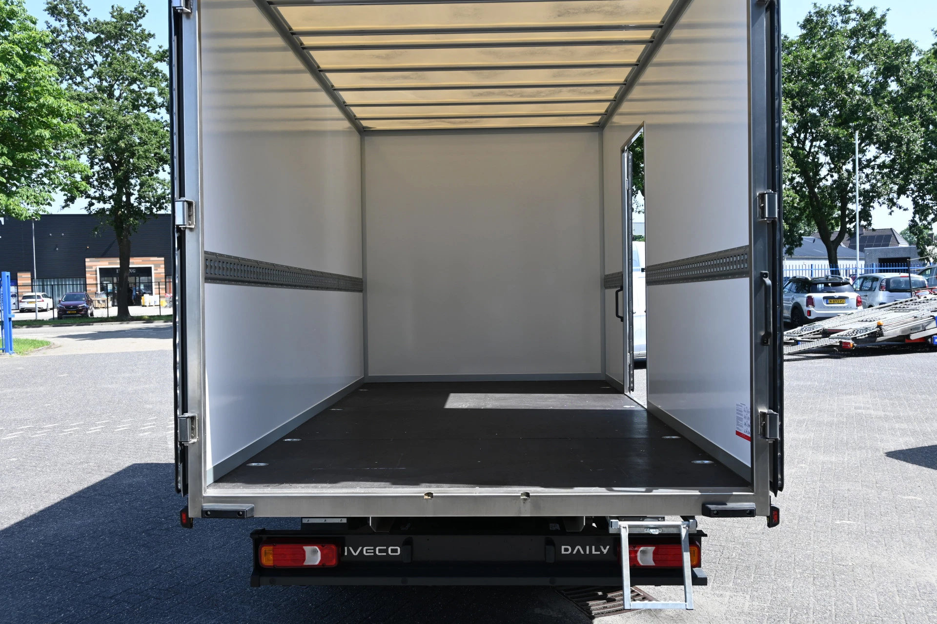 Iveco Daily 2024 - 35S18 3.0 180 pk Hi-Matic Bakwagen image 11