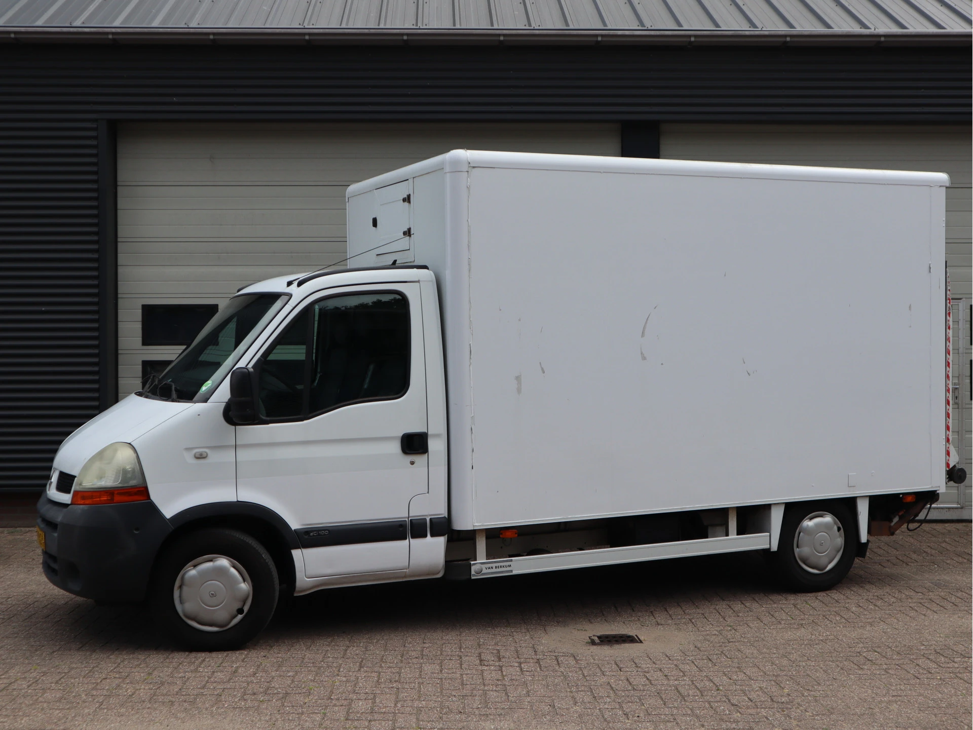 Renault Master 2006 - T35 2.5dCi Euro 4 - Koffer + LBW - Bakwagen Laadklep afbeelding 4
