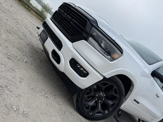 Dodge Ram 1500 2021 - LARAMIE NIGHT 5.7L V8, LAGE BIJTELLING, LPG, 1E EIG, PANO, 360, ACC, H&K, 22 INCH LIMITED WHEELS, 12 INCH SCREEN imagen 5