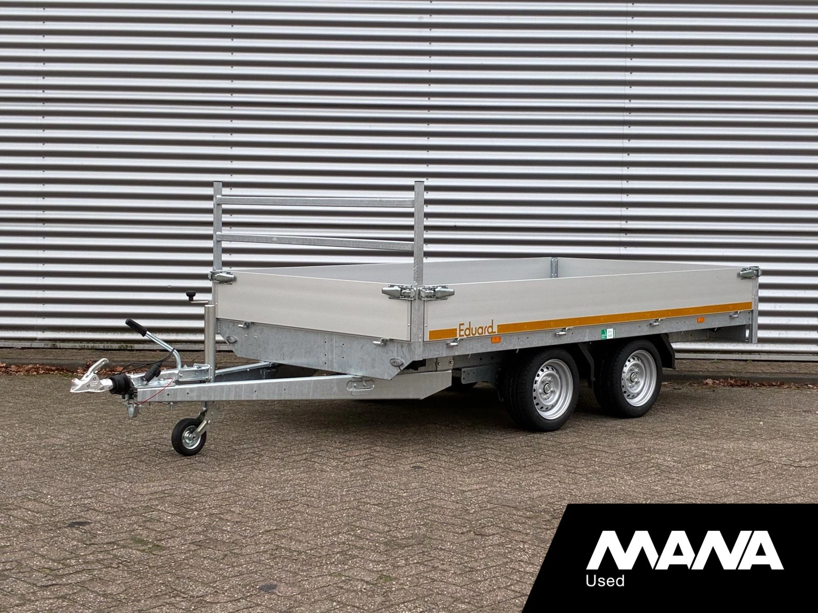 Eduard K4 2024 - 3318 Plateau 2as 3000kg Geremd 330X180 - LED verlichting - Voorrek afbeelding 1