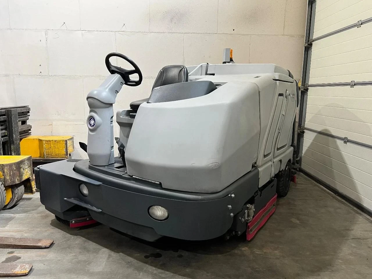 Nilfisk !! ER 1600 kubota diesel 2011 schrobmachine 2011 image 1
