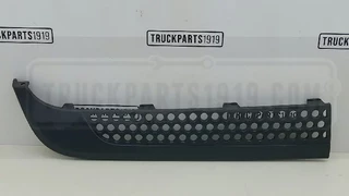 Mercedes-Benz N/A - Body & Chassis Parts Kap griil Li. MB MP4 image 1
