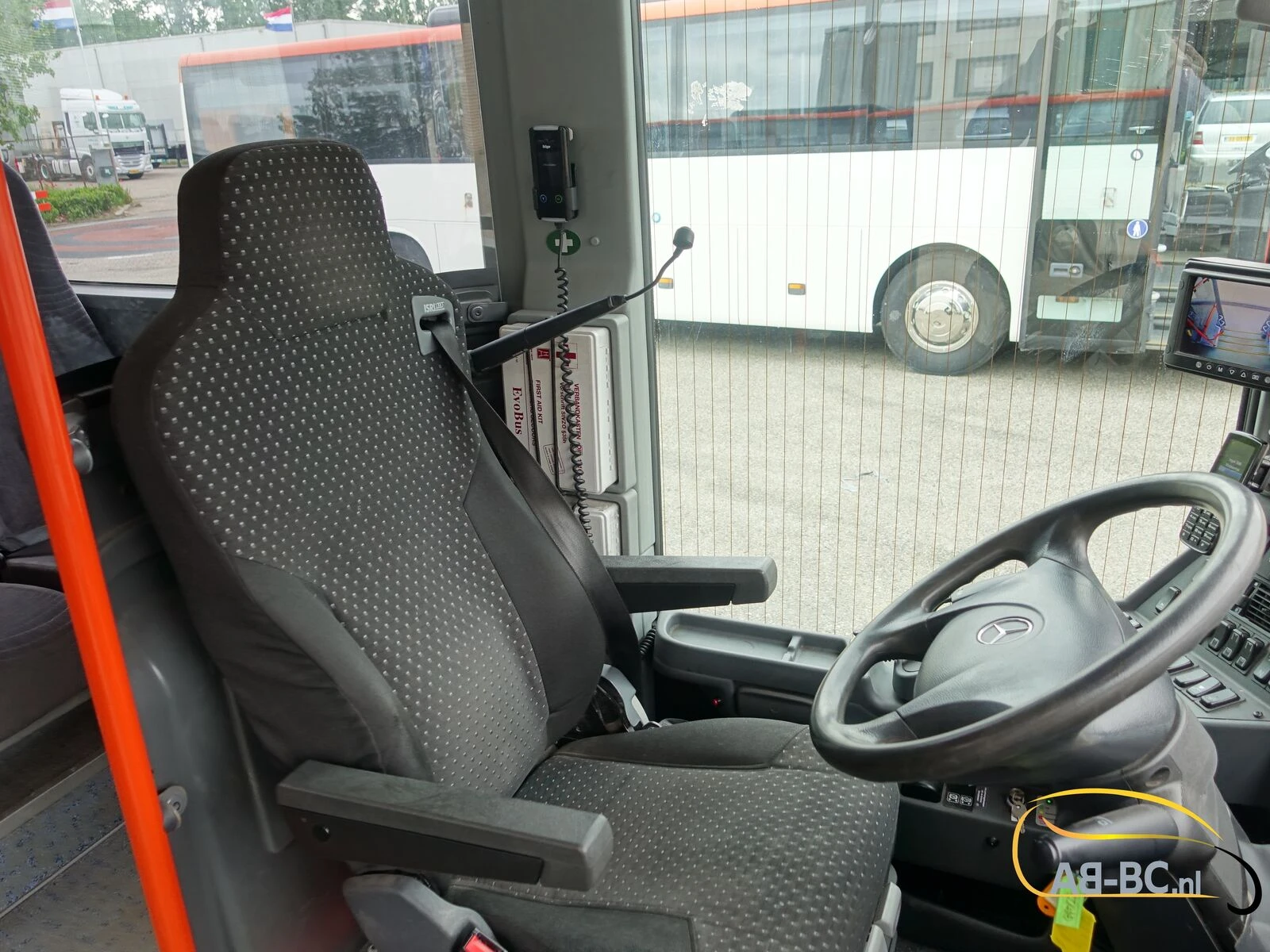 Mercedes-Benz Intouro 49 Seats Liftbus EURO 6 2016 image 48