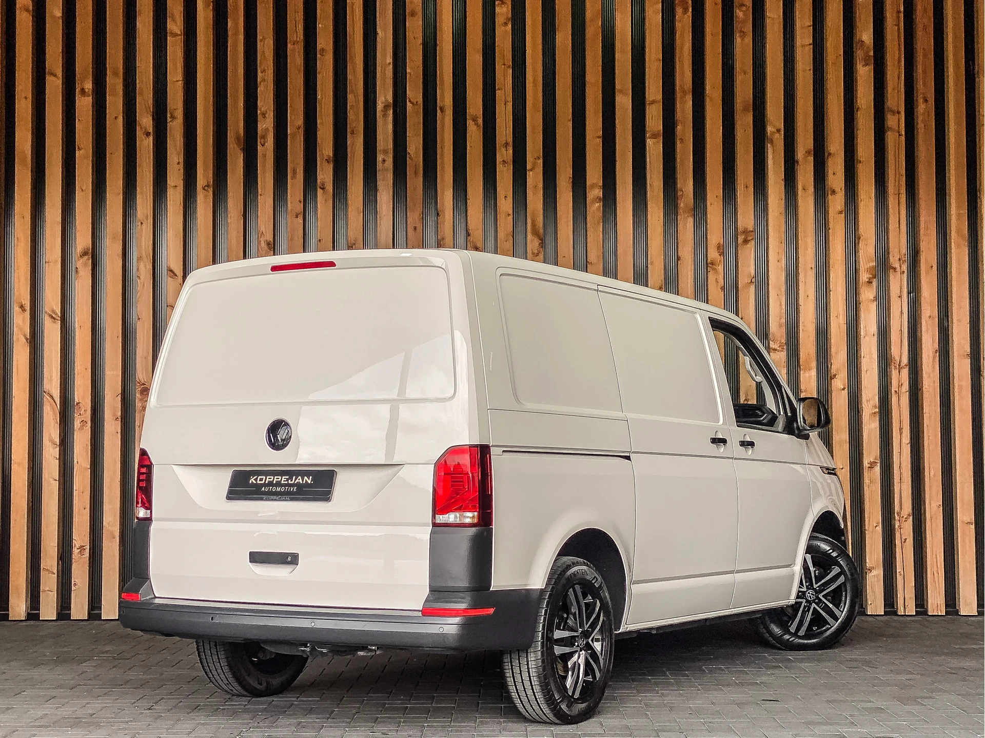 Volkswagen Transporter 2020 - 2.0 TDI 110PK Bestelwagen L1H1 afbeelding 3