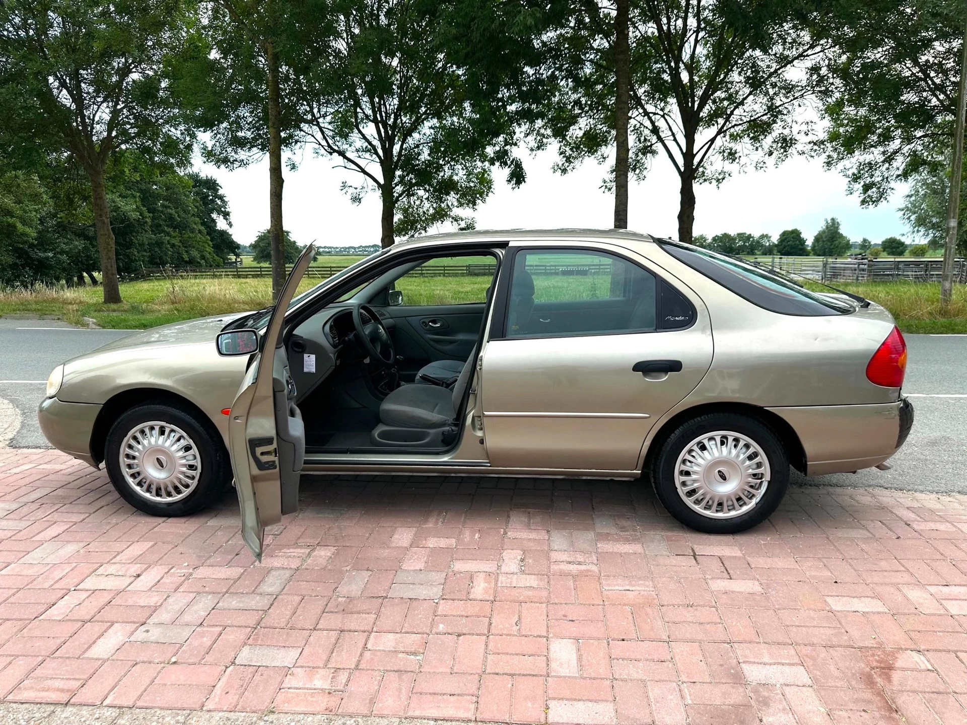 Ford Mondeo 2000 - 1.6-16V Benzine Buss. Edit. NWE APK Airco Marge Youngtimer!!! obrázek 10