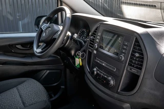 Mercedes-Benz eVito 2022 - Tourer | 90KWH | WLPT 367KM | Volledig Elektrisch | SOH 97.5% | Camera | Navi | Stoelverw. | Airco | 3-Zits image 2 thumbnail