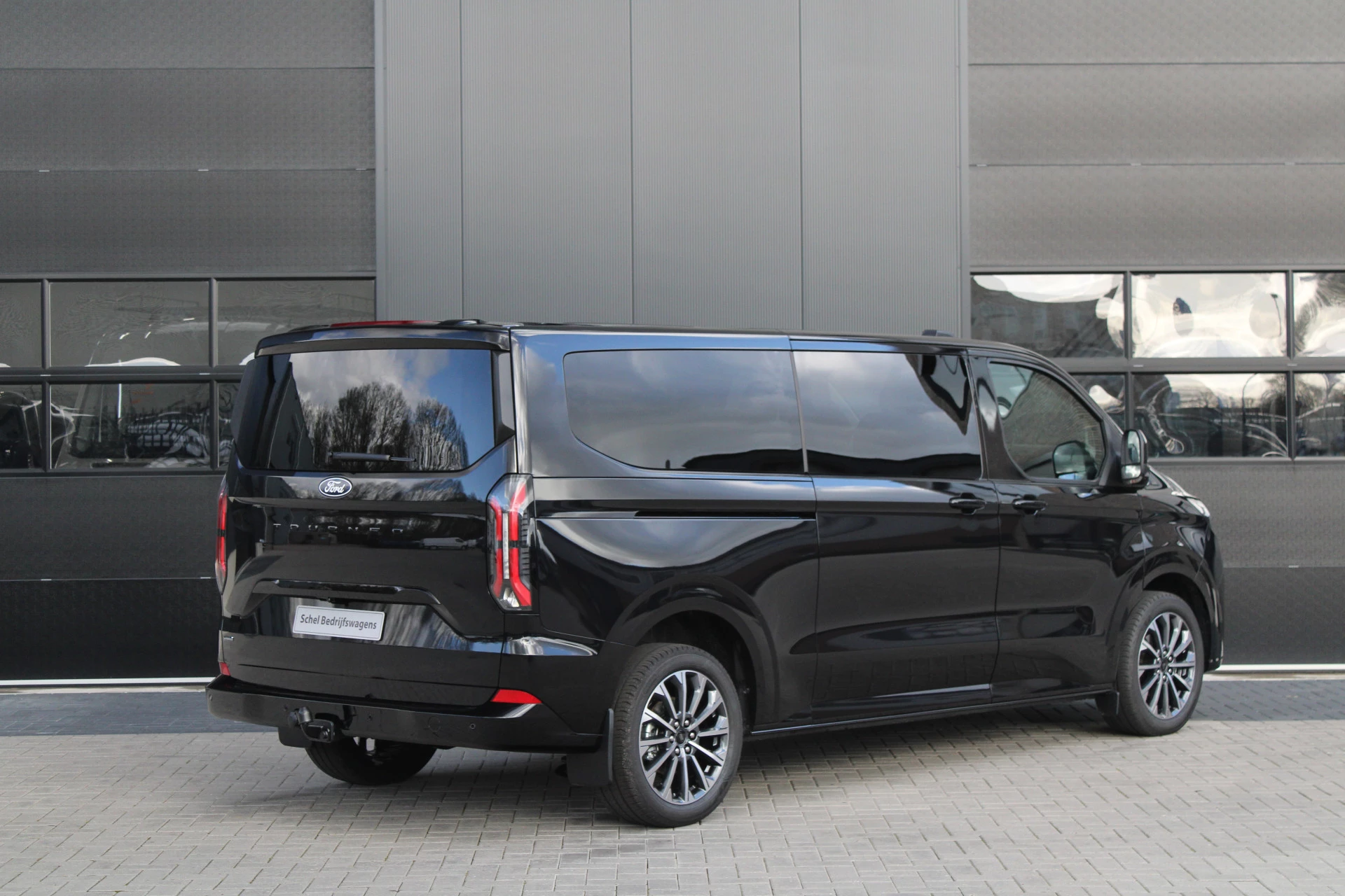 Ford Tourneo Custom 2025 - 340 2.5 PHEV L2H1 Titanium X 232pk | 2x Schuifdeur | ACC | 360 camera | Leder | Navi | Verwarmd stuurwiel | 19" LM velgen | Rijklaar obrázek 6