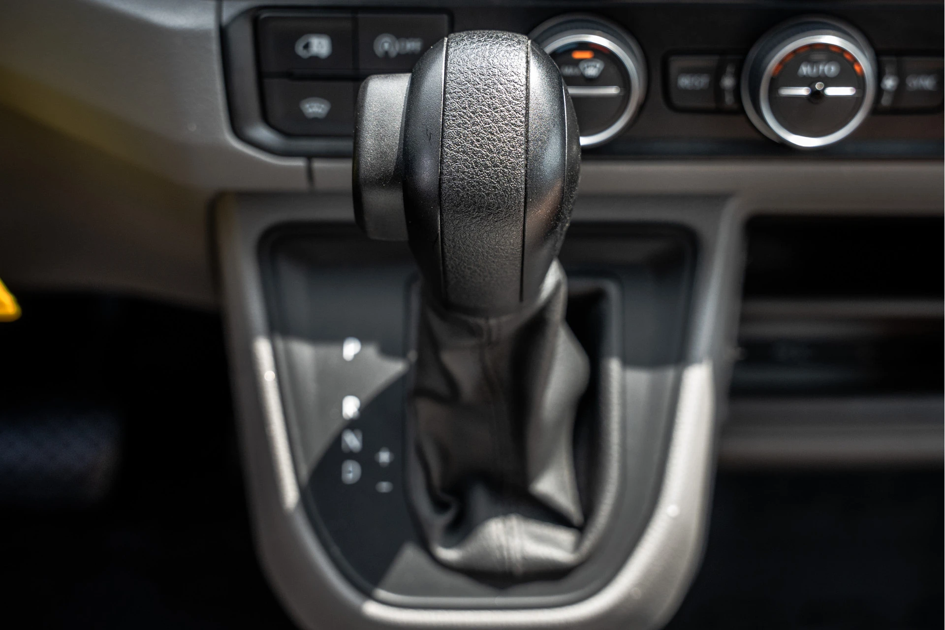 Volkswagen Crafter 2023 - 2.0 TDI XL L5H3 | 177 PK | Rijplaten | Automaat | LED | Camera | Carplay | Schuifdeur L+R | PDC | Trekhaak afbeelding 26