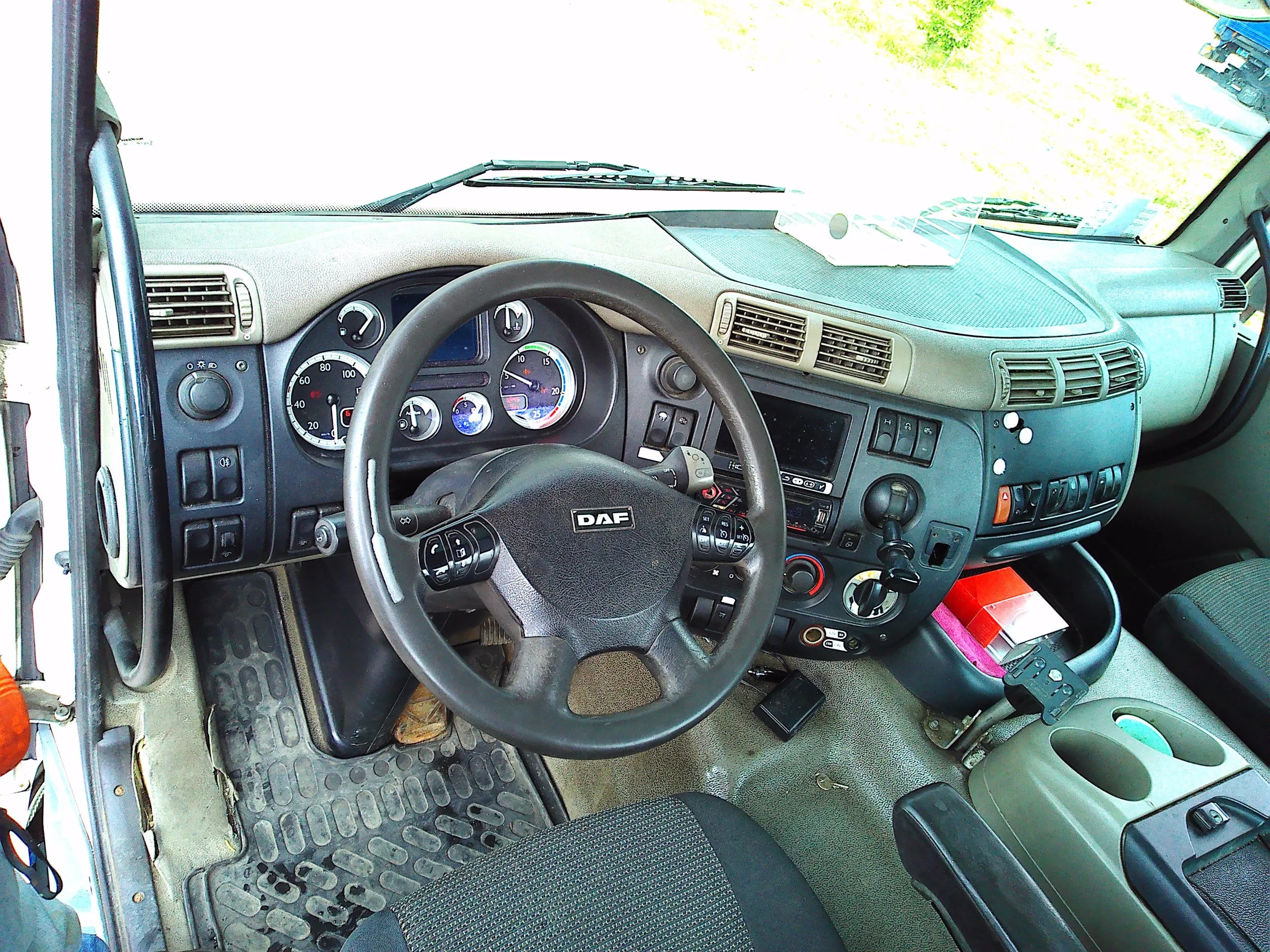 DAF 85 2012 - CF 410 8X2 NL TRUCK image 16