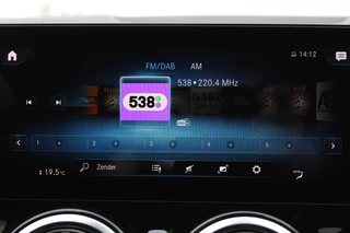 Mercedes-Benz GLA 2021 - 250e AUT8 AMG NIGHT PAKKET PANORAMADAK DISTRONIC MEMORY SFEER 360-CAMERA TREKHAAK immagine 32