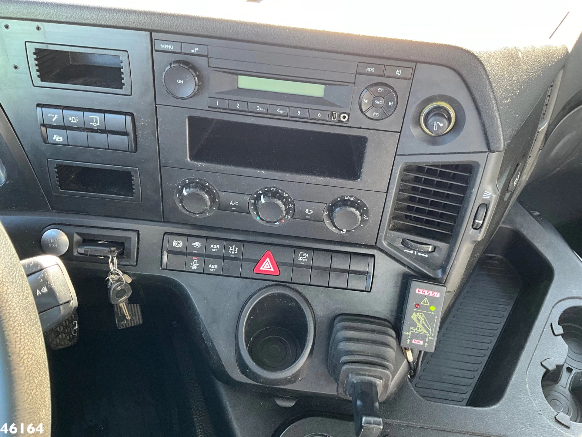 Mercedes-Benz Arocs 3345 6x6 Fassi 45 Tonmeter laadkraan Just 101.867 km! 2019 imagem 19
