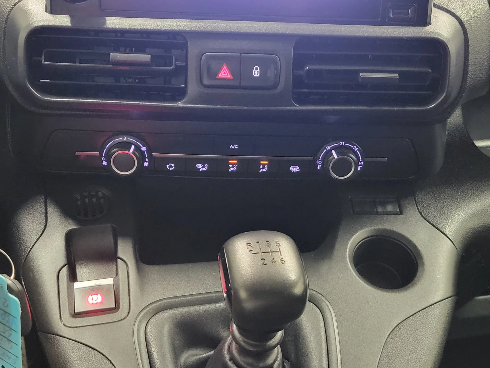 Peugeot Partner 2021 - 1.2PureTech 111pk Benzine! Bild 13