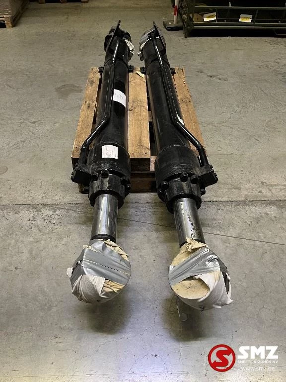 Caterpillar - Cylinder GP Boom Caterpillar immagine 1