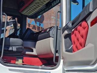 Scania R 2020 - R520 V8 NGS Lowroof 6x2 - Custom interior - Retarder - Full air - "Liverpool Edition" bild 29
