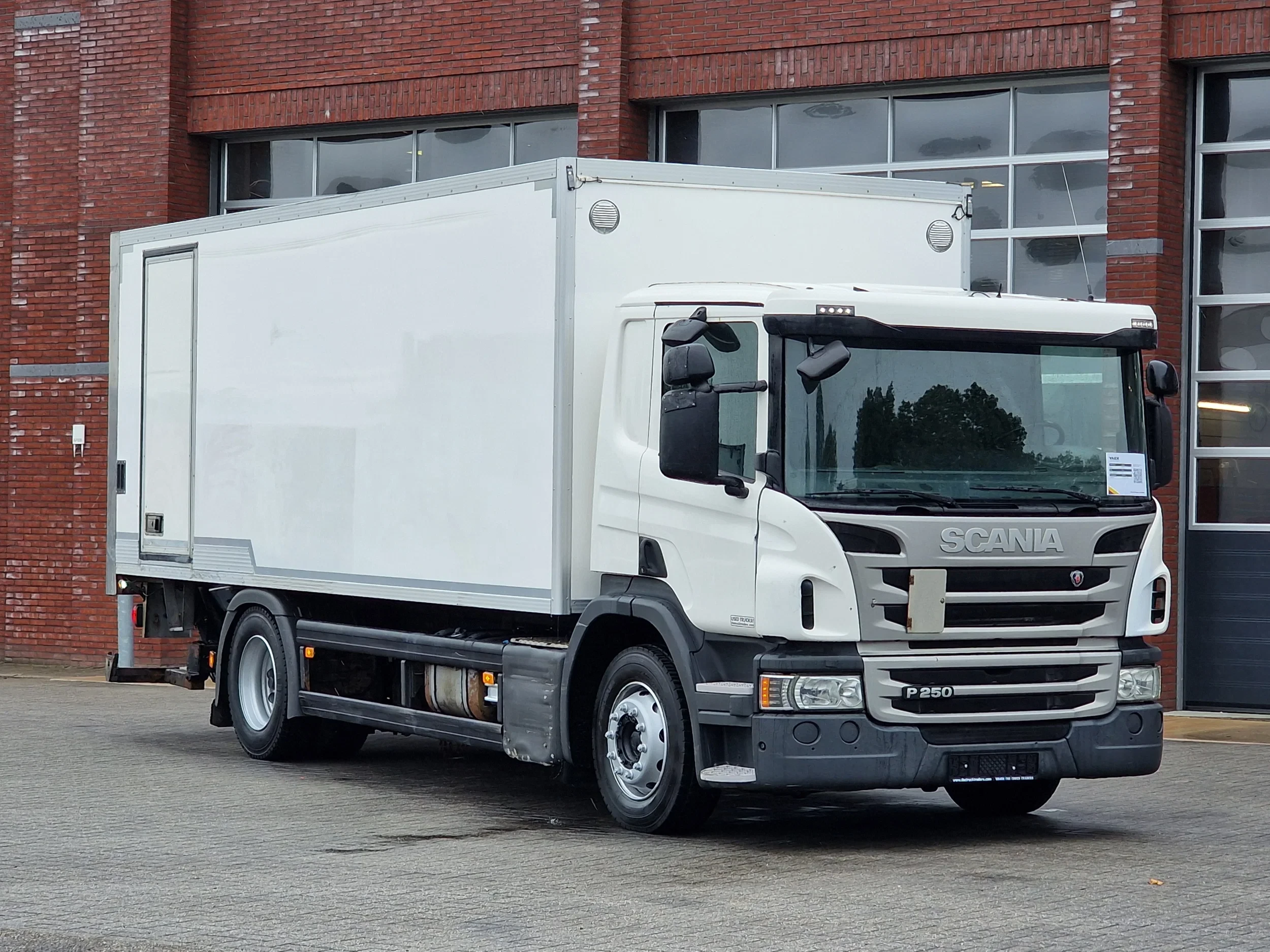 Scania P 2014 - P250 4x2 - Box with sidedoors - Zepro loadlift - Full air - Euro 6 afbeelding 1