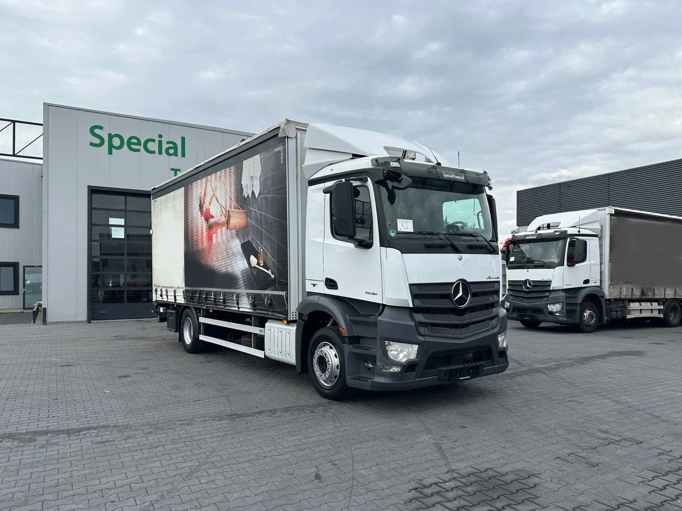 Mercedes-Benz Antos 1936 2017 - 4x2 Euro 6 – Schuifzeilen – Schuifdak – Laadklep afbeelding 1