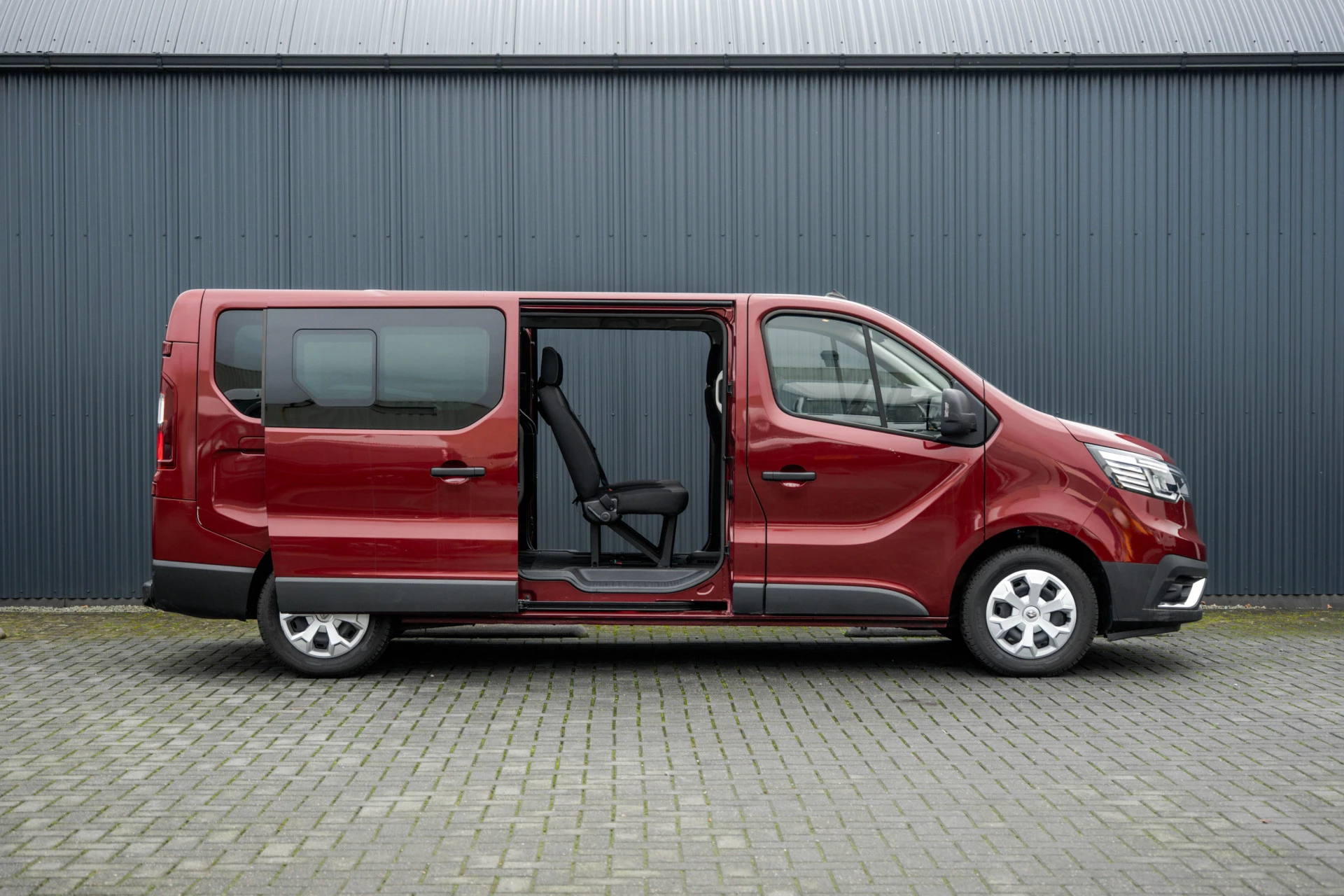 Renault Trafic 2024 - Blue dCi 150PK | L2H1 | 9-Zits | Incl. BTW/BPM | LED LED | Camera | Navi | Zijschuifdeur R+L | Cruise | Airco | PDC Bild 8
