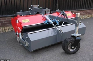 Eurotrac N/A 2024 - Veegmachine met hydraulische opvangbak 150cm image 1