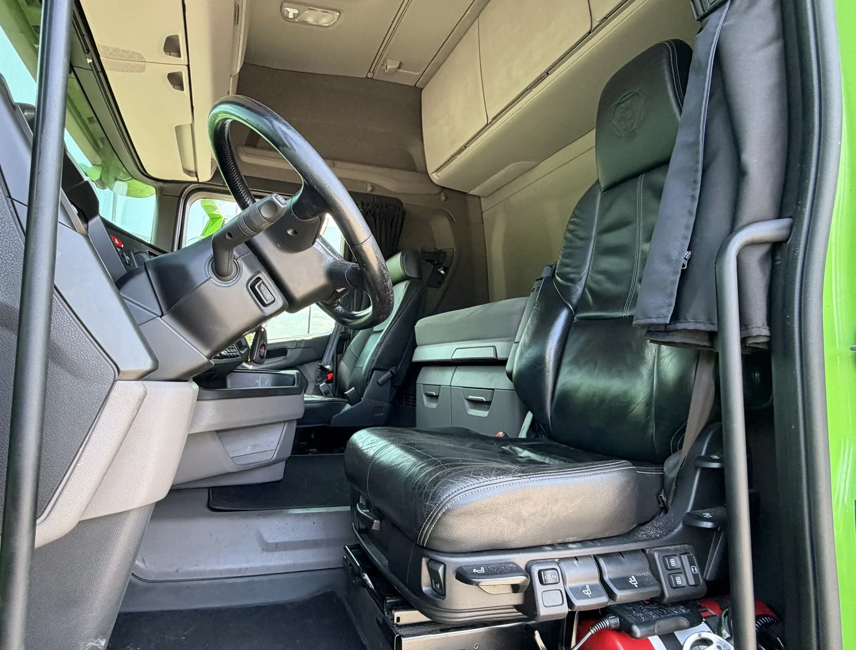 Scania R 2019 - R450 NGS 2X TANKS PARK AIRCO ONLY 738.000 KM 4-POINT AIRSUSPENSION BELGIUM TRUCK obrázek 7