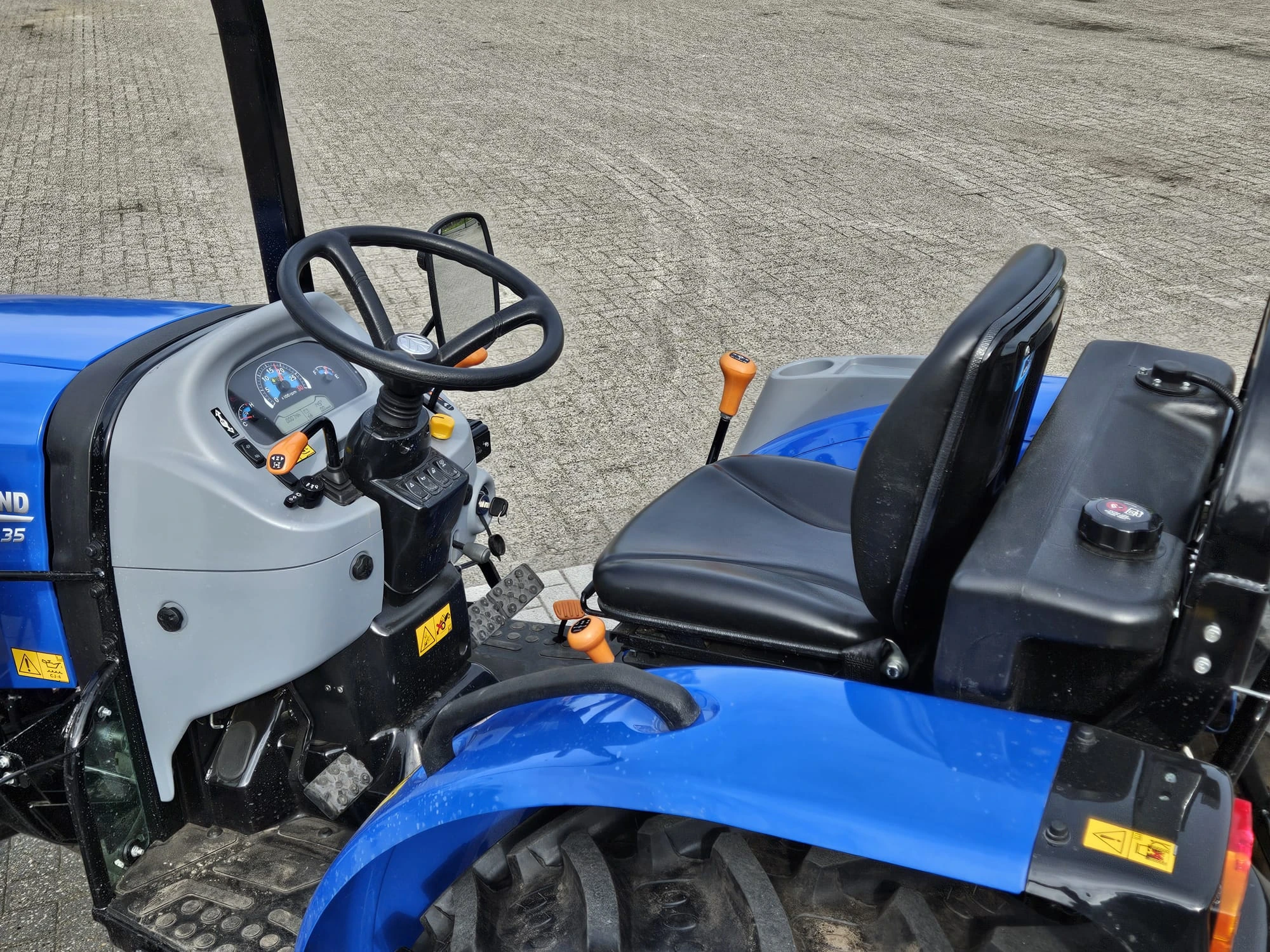New Holland 2022 - Boomer 35 image 21