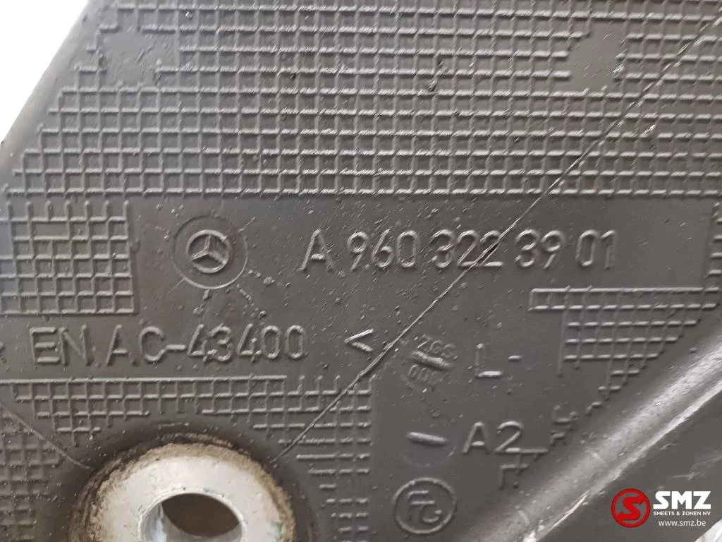 Mercedes-Benz 2016 - Occ bladveerbeugel vooras links Mercedes zdjęcie 5