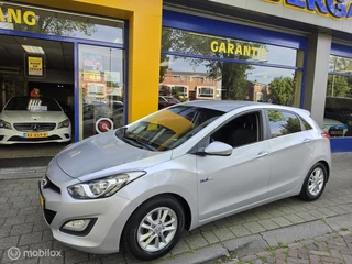 Hyundai i30 2016 - 1.6 GDi i-Motion plus Dealer onderhouden! obrazek 1