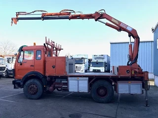 Mercedes-Benz 1922 1988 - AK 4x4 V6 WITH ONLY 128.500 KM!! AND HMF 1003K2 CRANE (MANUAL GEARBOX / FULL STEEL SUSPENSION / REDUCTION AXLE / P.T.O. / ETC.) obrazek 6