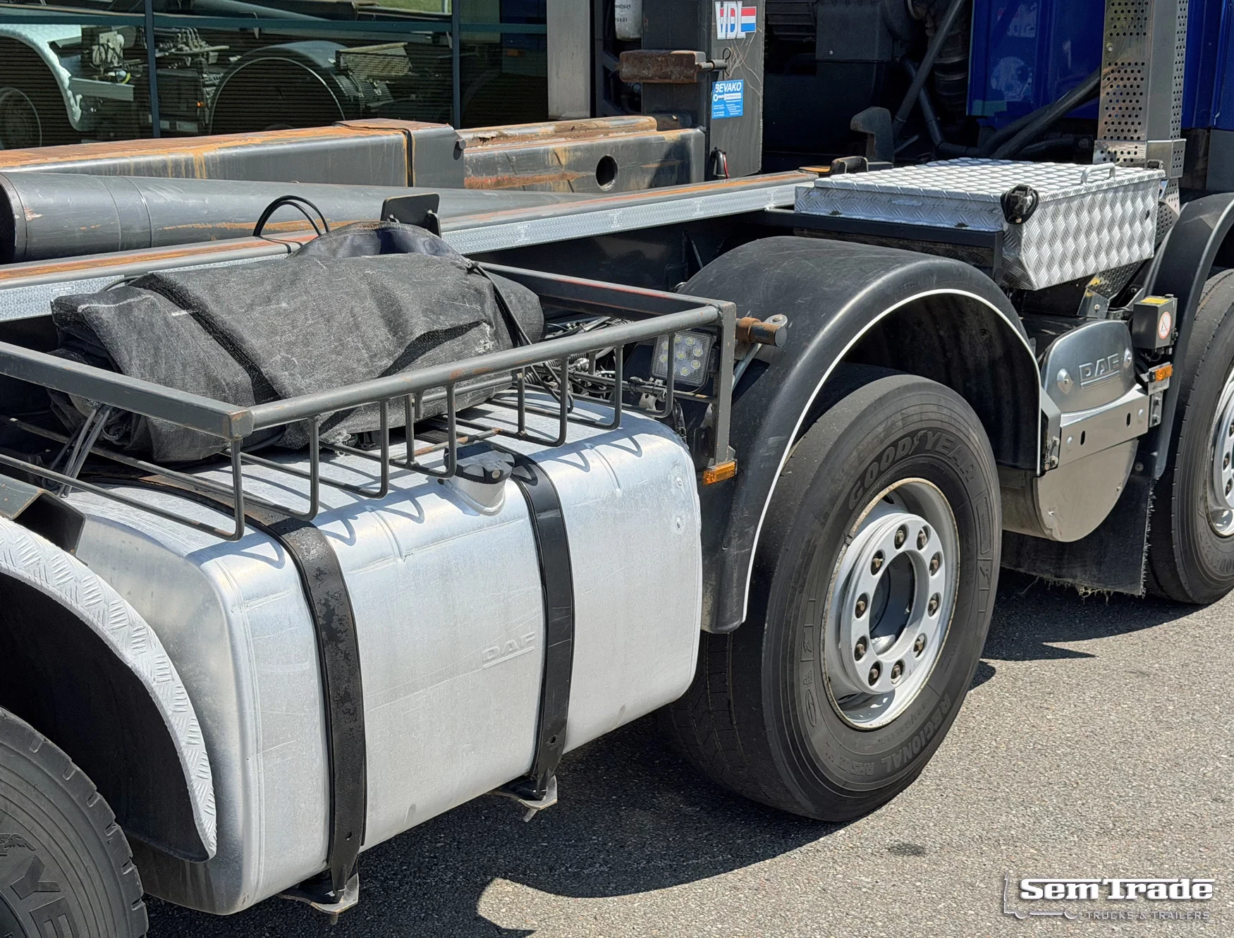 Ginaf X 4241 S 2008 - 8X4 EURO 5 MANUAL GEARBOX 460 HP ONLY 159.500 KM 4-AXLE AIRCO SUPER CONDITION HOLLAND-TRUCK afbeelding 17