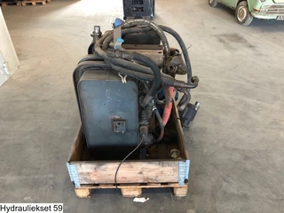 Universeel N/A - Pump, tank and hydraulic hoses image 2