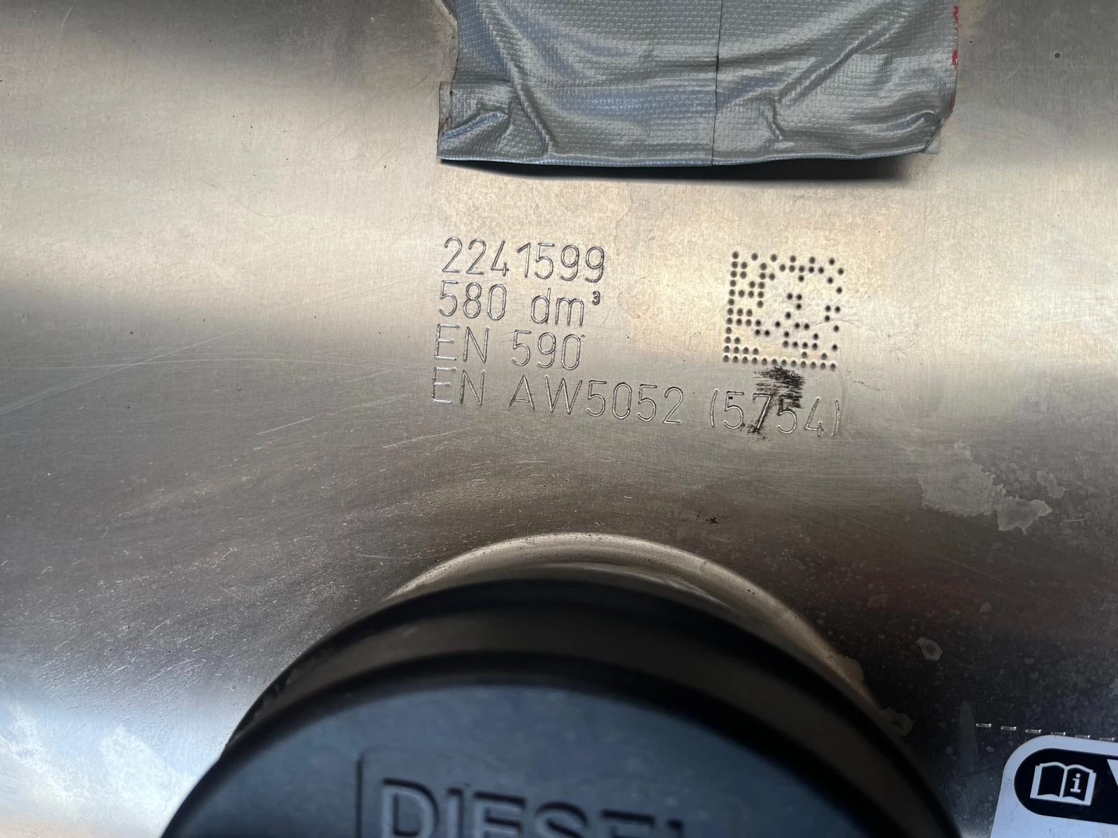 DAF - Brandstoftank Diesel 580L 2241599 eerste montage compleet met steunen afbeelding 4
