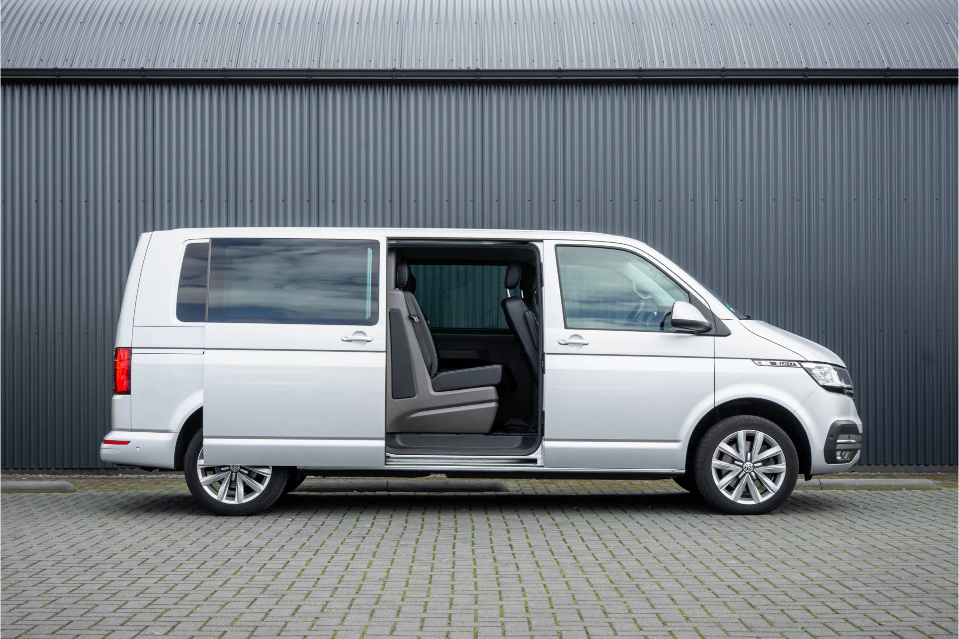 Volkswagen Transporter 2020 - T6.1 2.0 TDI L2H1 | DC | Bulli | 200PK | Leder | Carplay | Virtual | Adapt Cruise zdjęcie 7