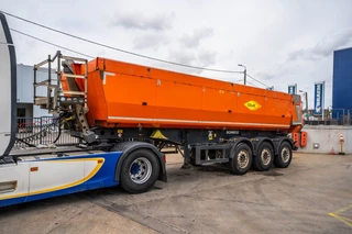 Schmitz Cargobull N/A 2016 - SGF-S3-GEISOLEERDE KIPPER-27m3 imagem 1