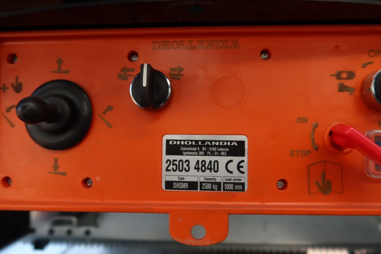 Wielton 2025 - 3 Asser. Gesloten met Dhollandia klep 2500 kg Lift as. Price 44.950,-- euro netto. imagen 20